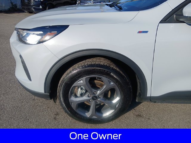 Certified 2025 Ford Escape ST-Line Select AWD/4WD image 4