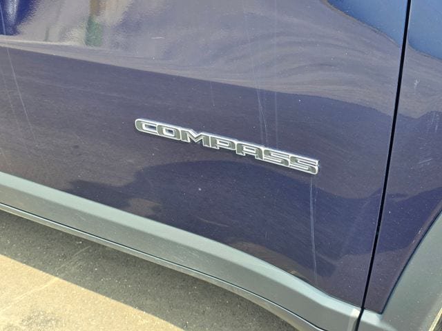 Used 2019 Jeep Compass Latitude w/ Popular Equipment Group AWD/4WD image 7