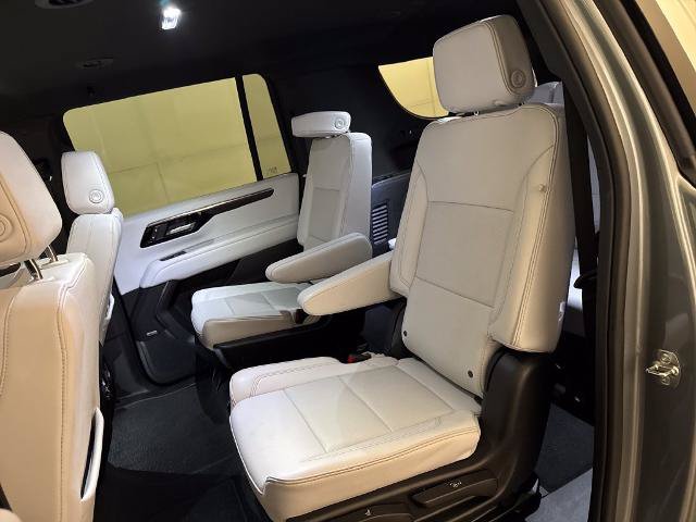 Used 2026 Chevrolet Suburban Premier AWD/4WD image 32