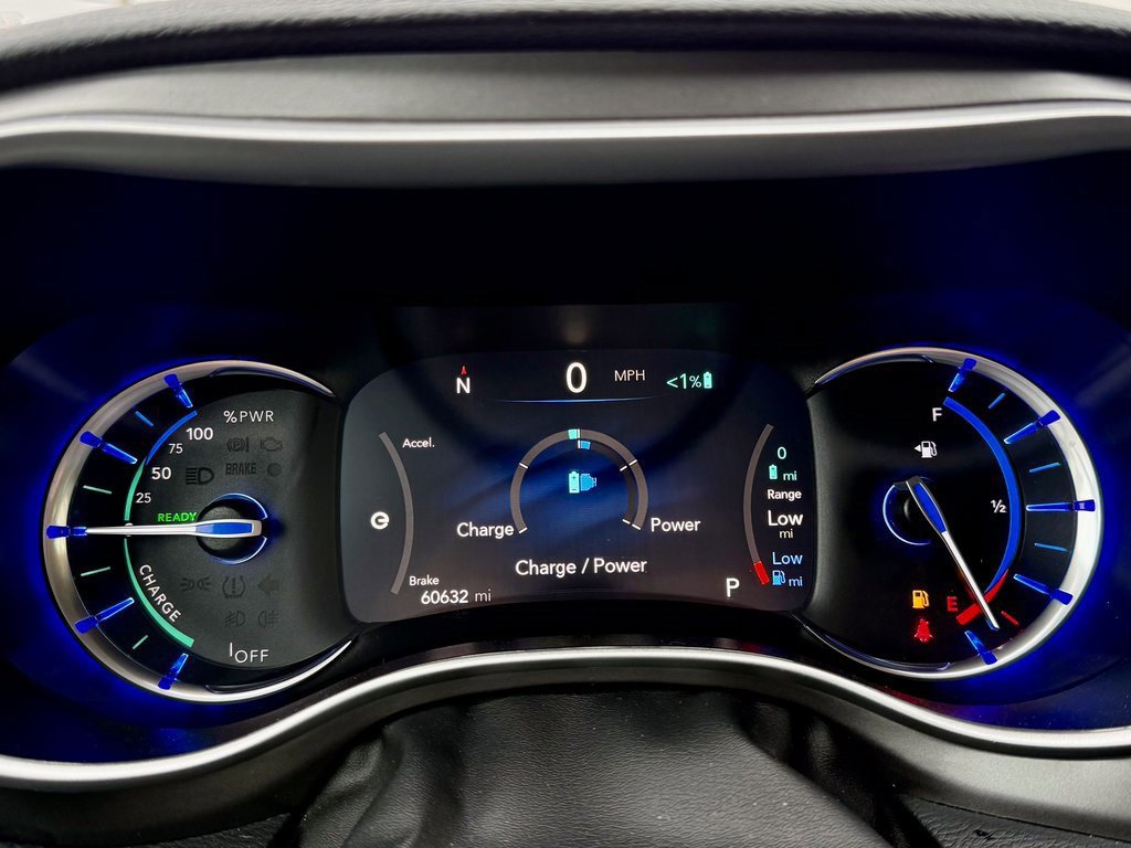 Used 2024 Chrysler Pacifica Select image 20