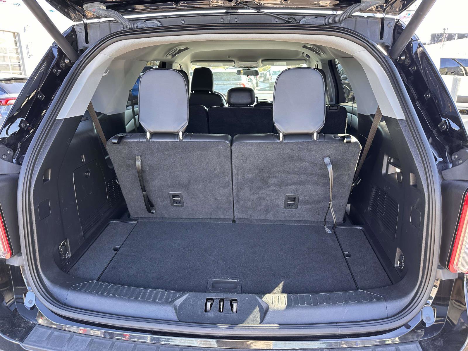 Certified 2022 Ford Explorer XLT w/ Equipment Group 202A image 8