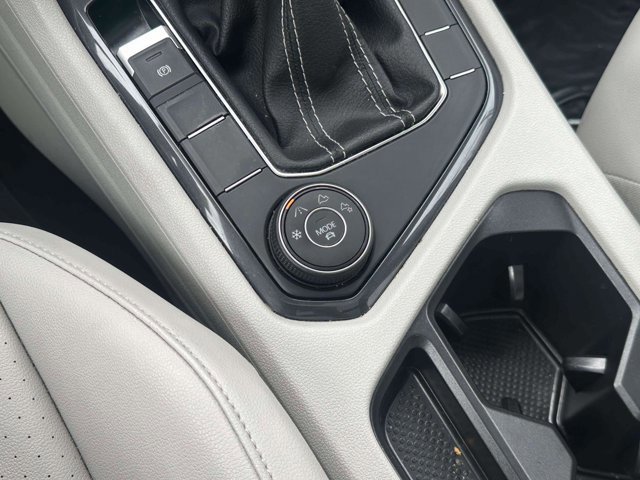 Used 2022 Volkswagen Tiguan SE w/ Panoramic Sunroof Package image 34