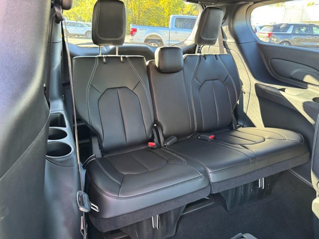 Used 2026 Chrysler Voyager LX FWD image 11