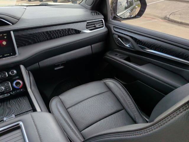 Used 2024 GMC Yukon XL Denali RWD image 13