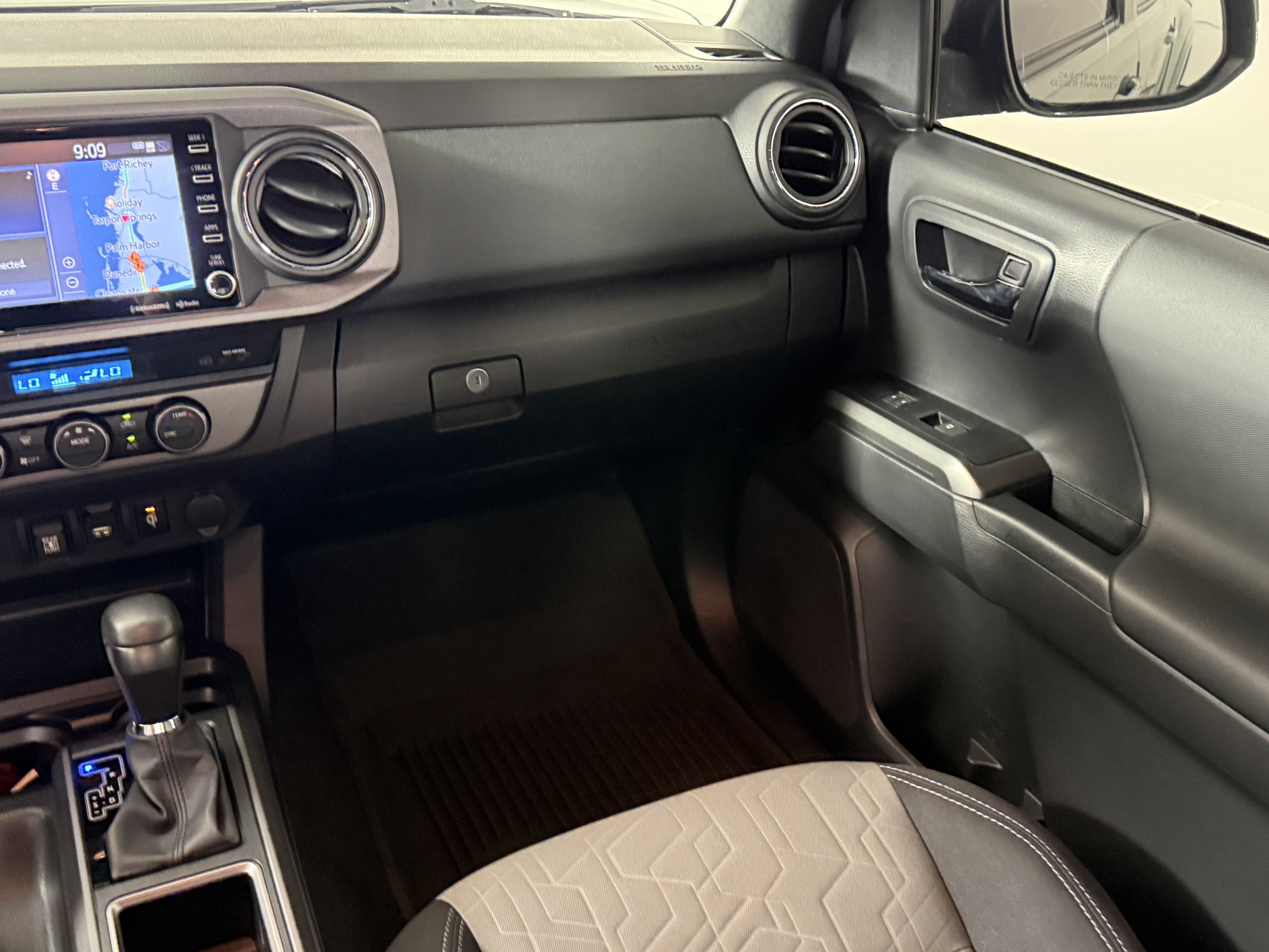 Used 2022 Toyota Tacoma TRD Sport AWD/4WD image 11