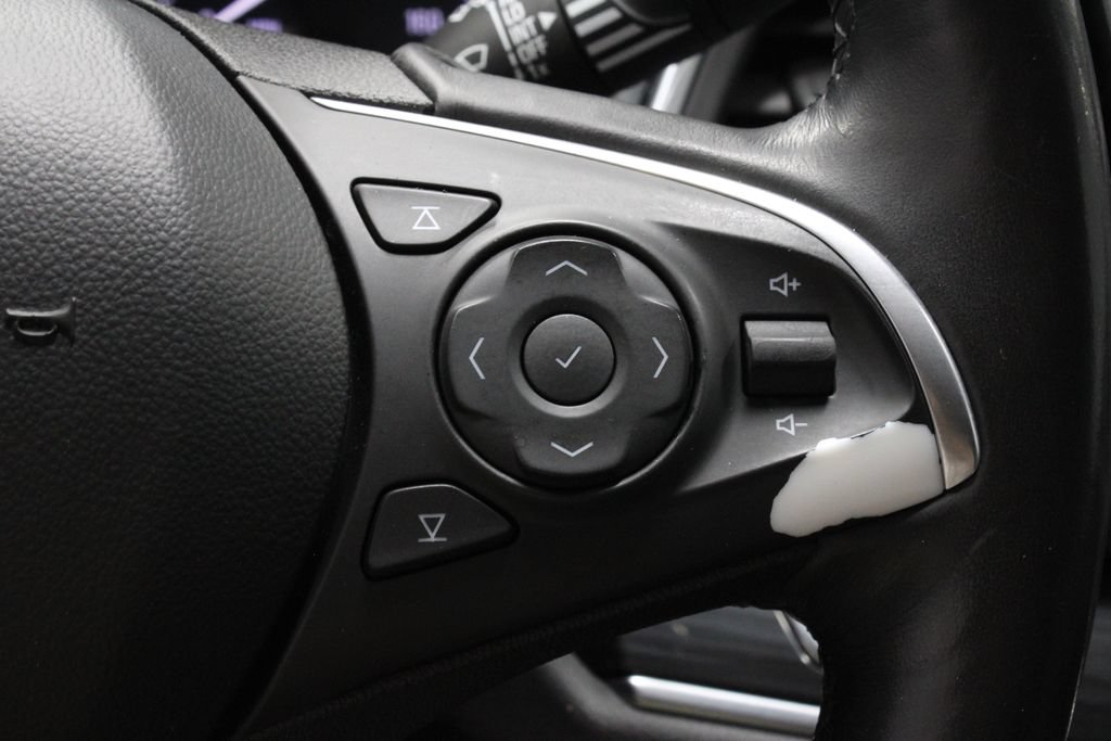 Used 2019 Buick Enclave Essence FWD image 28
