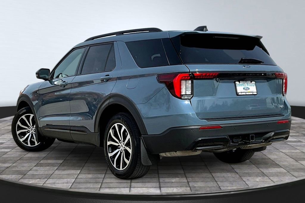 Certified 2025 Ford Explorer ST-Line image 4