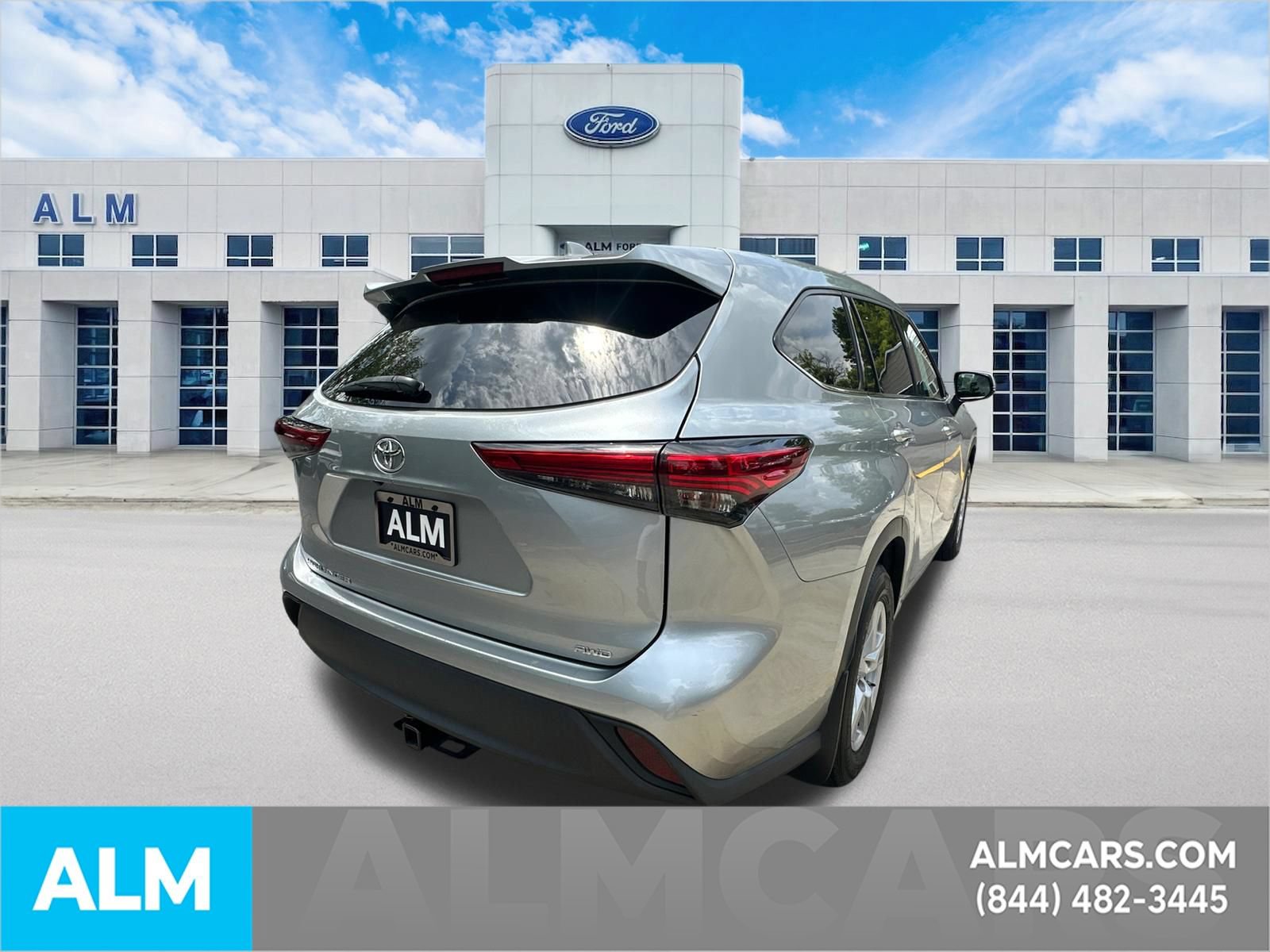 Used 2021 Toyota Highlander L AWD/4WD image 5