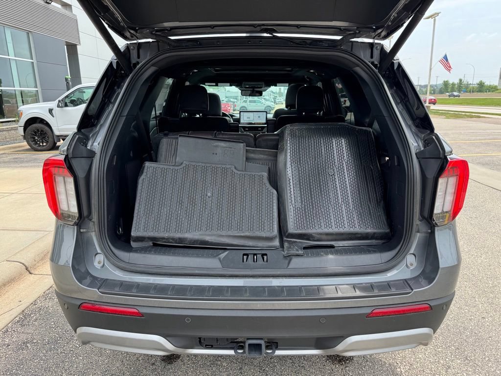 Certified 2025 Ford Explorer Platinum w/ LUX Leather Package AWD/4WD image 40