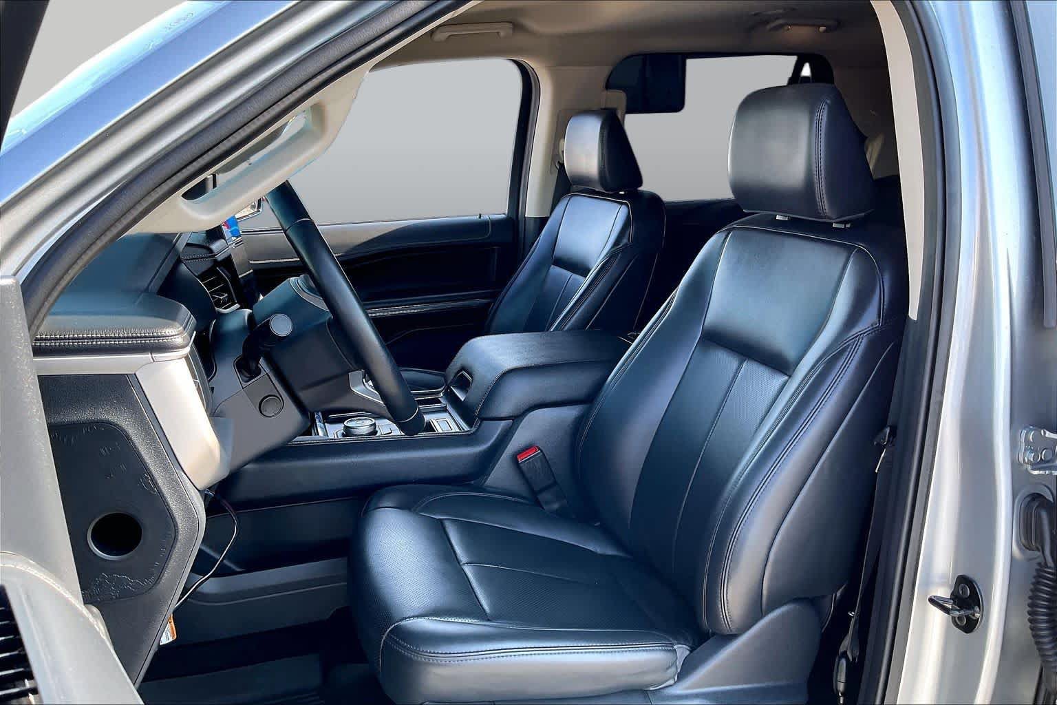 Certified 2024 Ford Expedition XLT RWD image 8