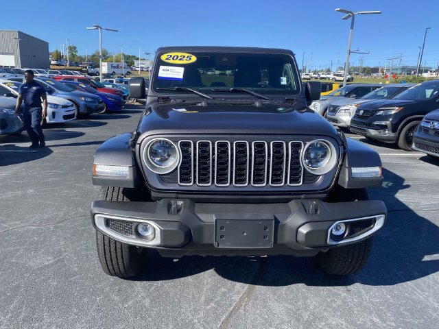 Used 2025 Jeep Wrangler Unlimited Sahara w/ Safety Group AWD/4WD image 2