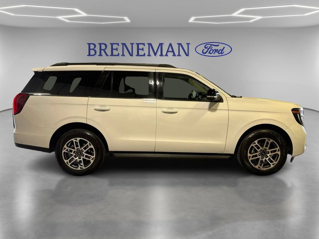 Certified 2025 Ford Expedition Active AWD/4WD image 5
