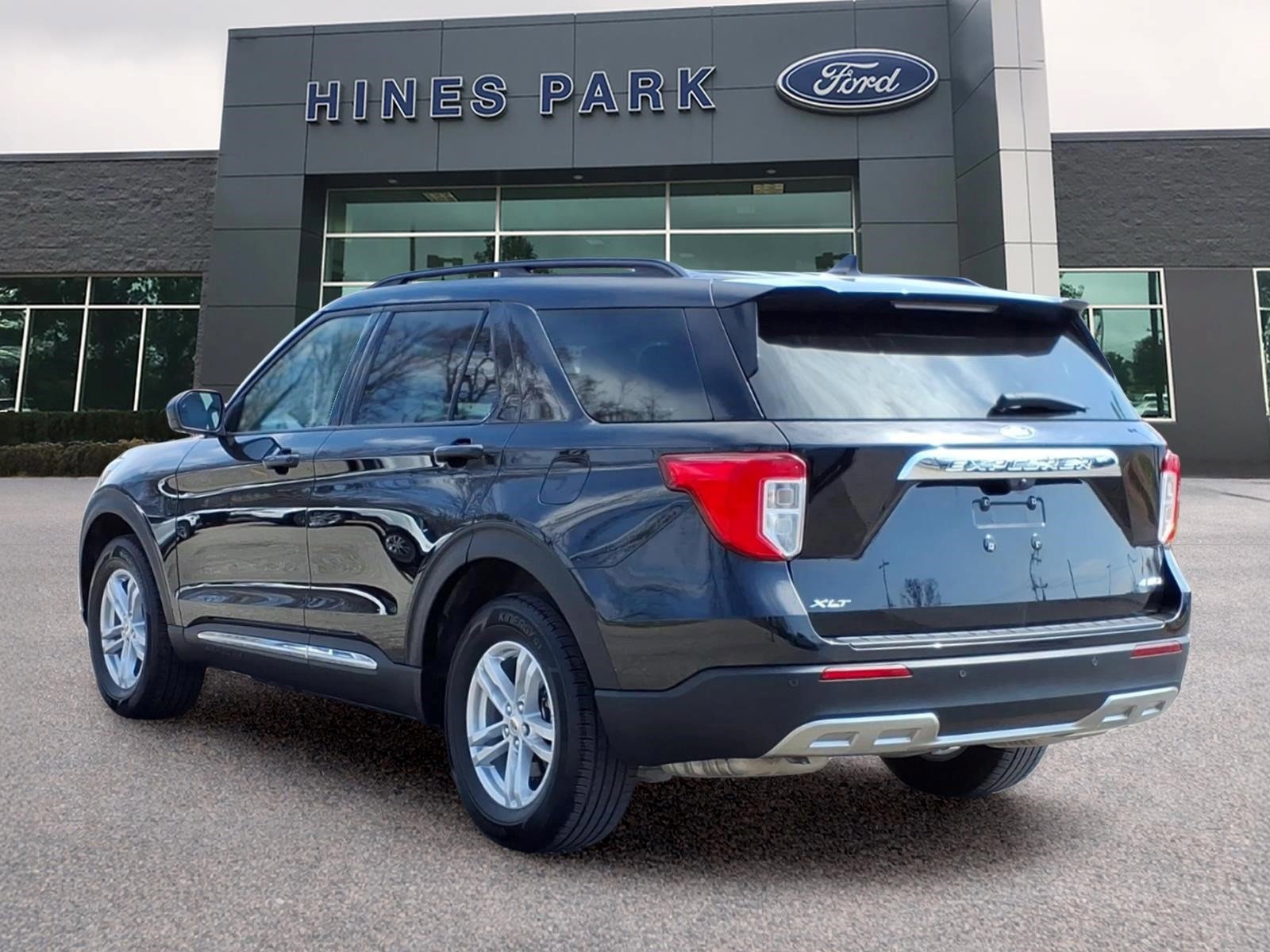 Certified 2023 Ford Explorer XLT w/ Equipment Group 202A AWD/4WD image 3