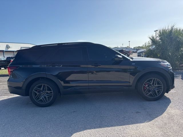 Certified 2025 Ford Explorer ST-Line w/ Premium Package image 4