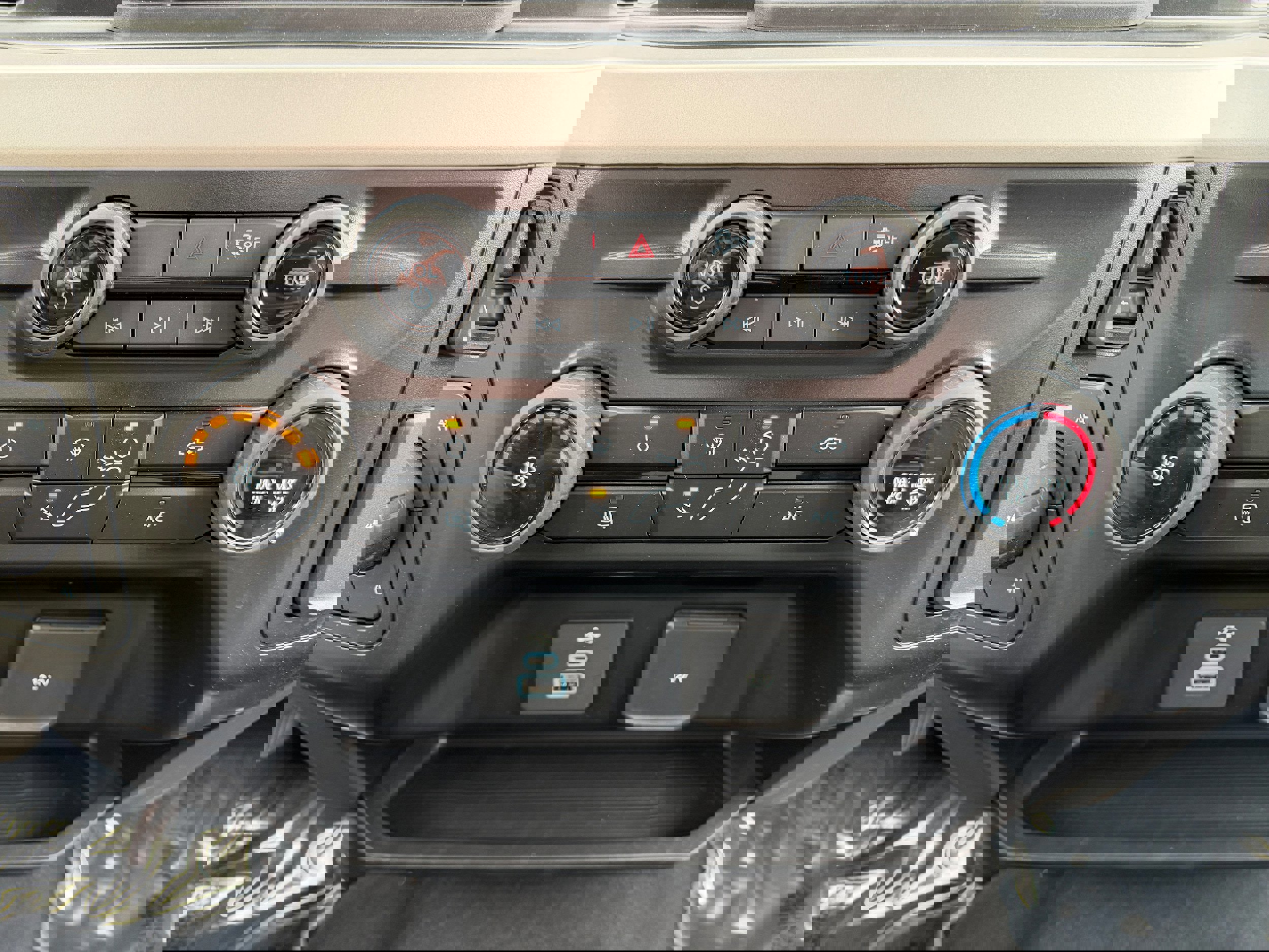 Certified 2025 Ford F250 XLT w/ Snow Plow Prep Package image 26