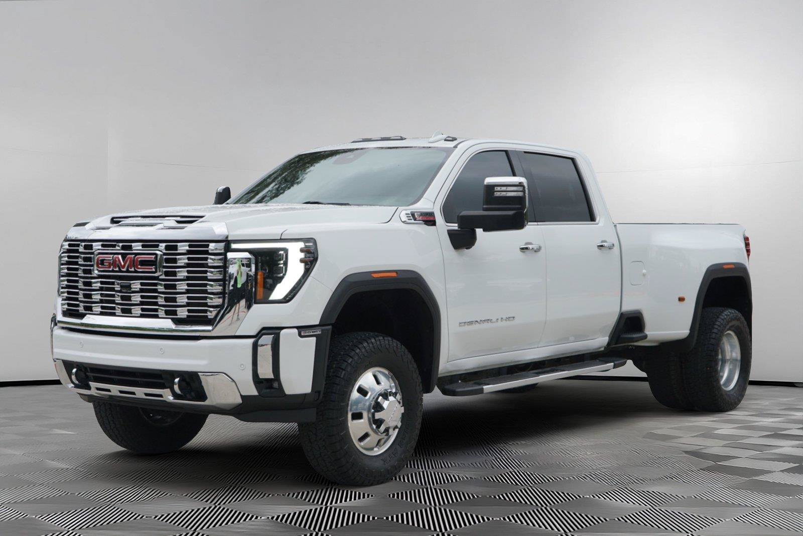 Used 2024 GMC Sierra 3500 Denali AWD/4WD image 7