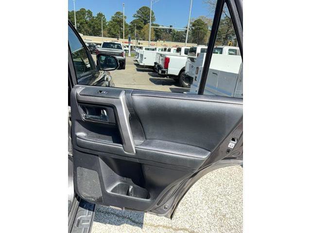 Used 2020 Toyota 4Runner SR5 Premium w/ Moonroof Package image 9