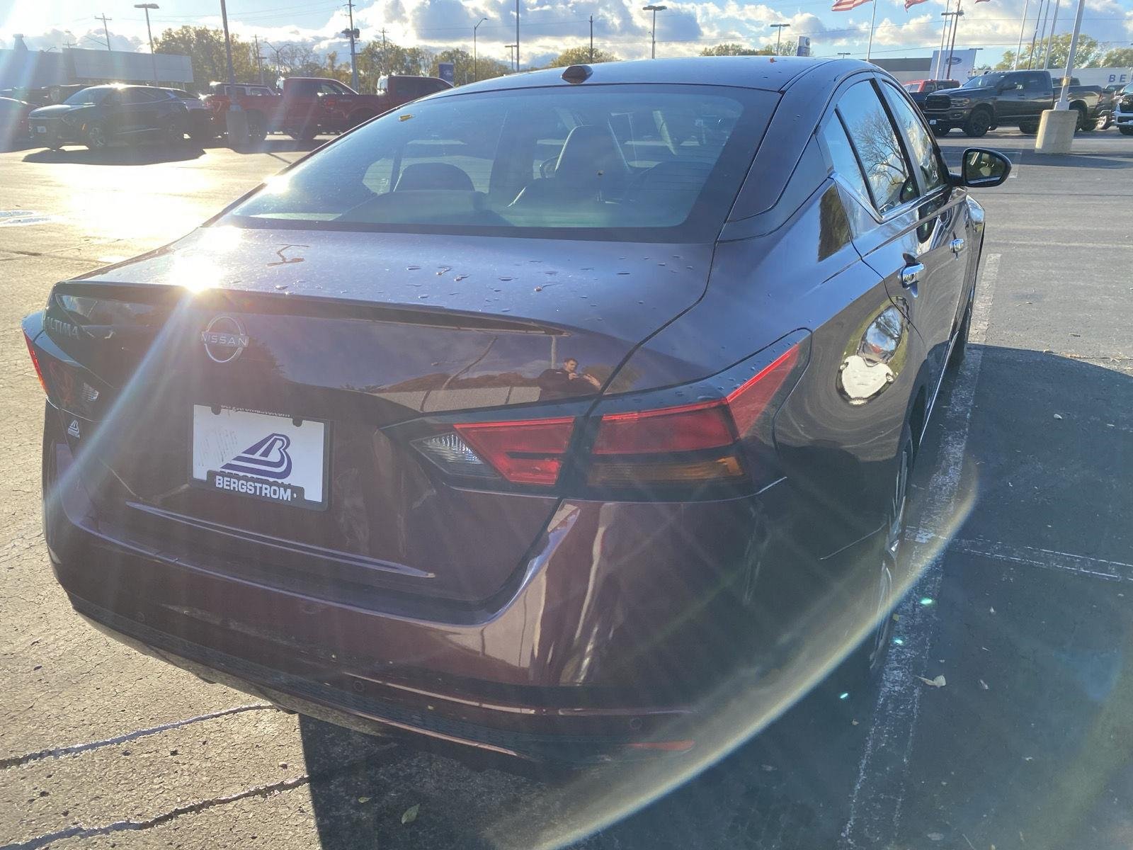Used 2025 Nissan Altima 2.5 SV FWD image 10