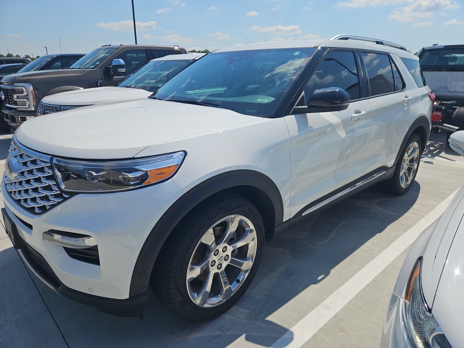 Certified 2020 Ford Explorer Platinum w/ Premium Technology Package AWD/4WD image 2