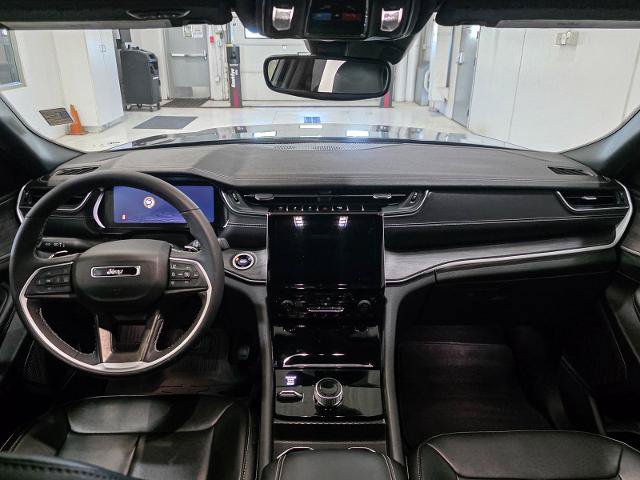 Used 2024 Jeep Grand Cherokee L Limited w/ Black Appearance Package AWD/4WD image 27