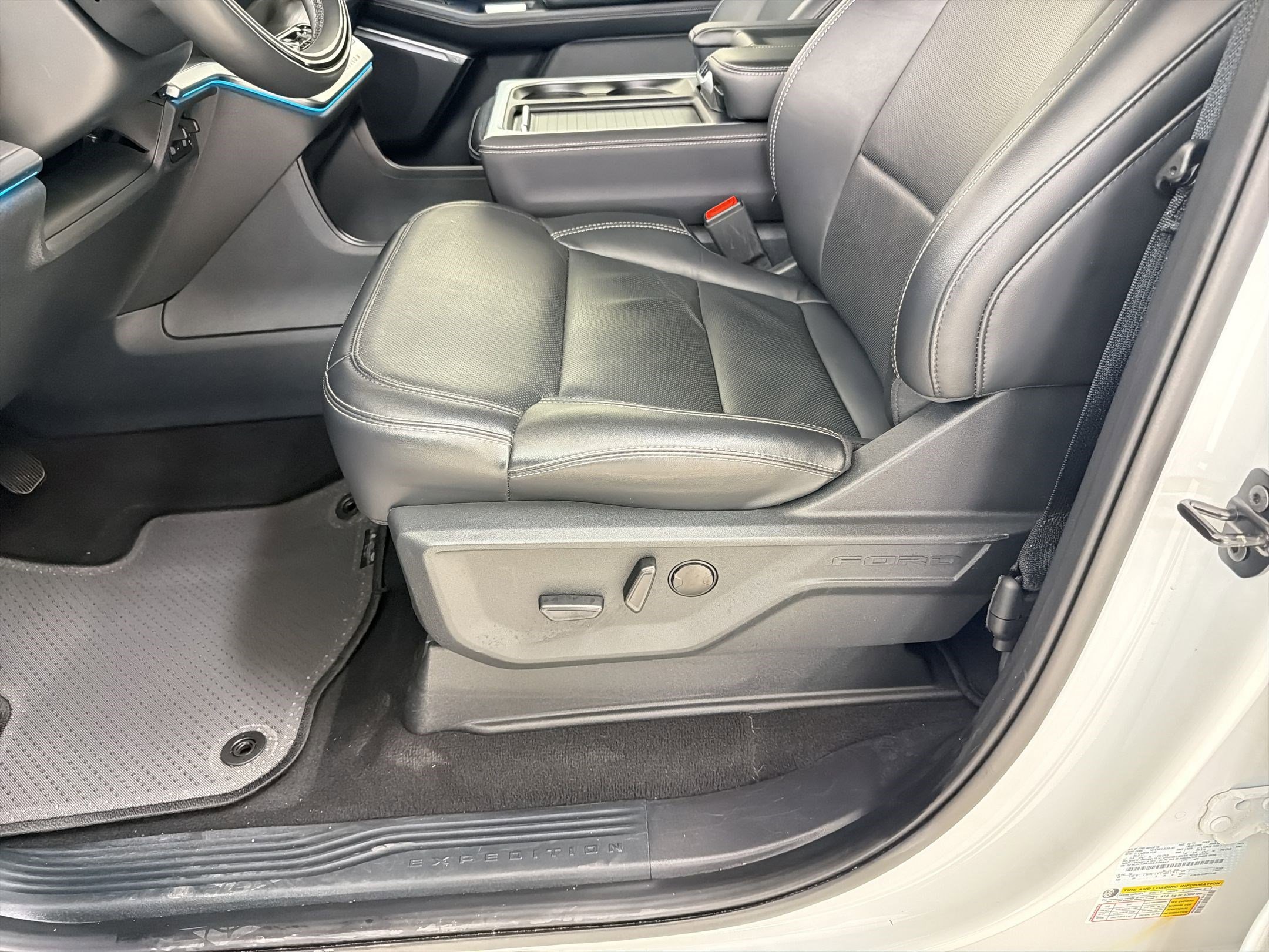 Certified 2025 Ford Expedition Max Platinum AWD/4WD image 14