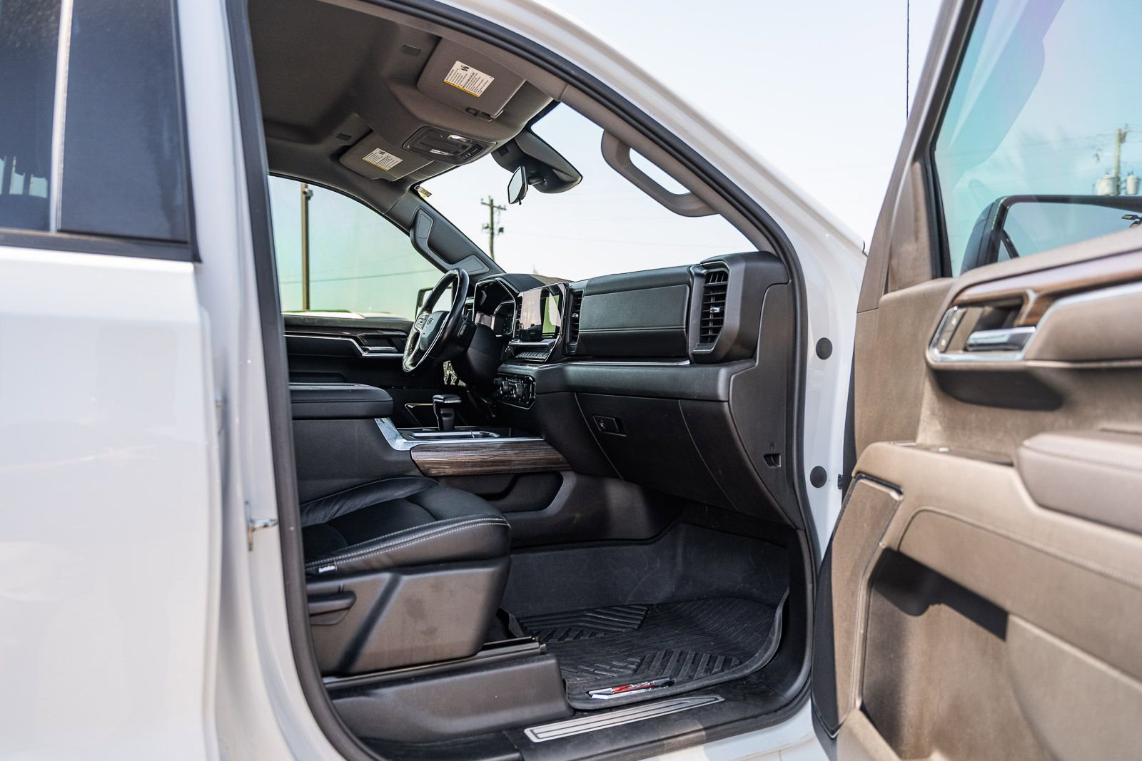 Used 2022 Chevrolet Silverado 1500 RST AWD/4WD image 11