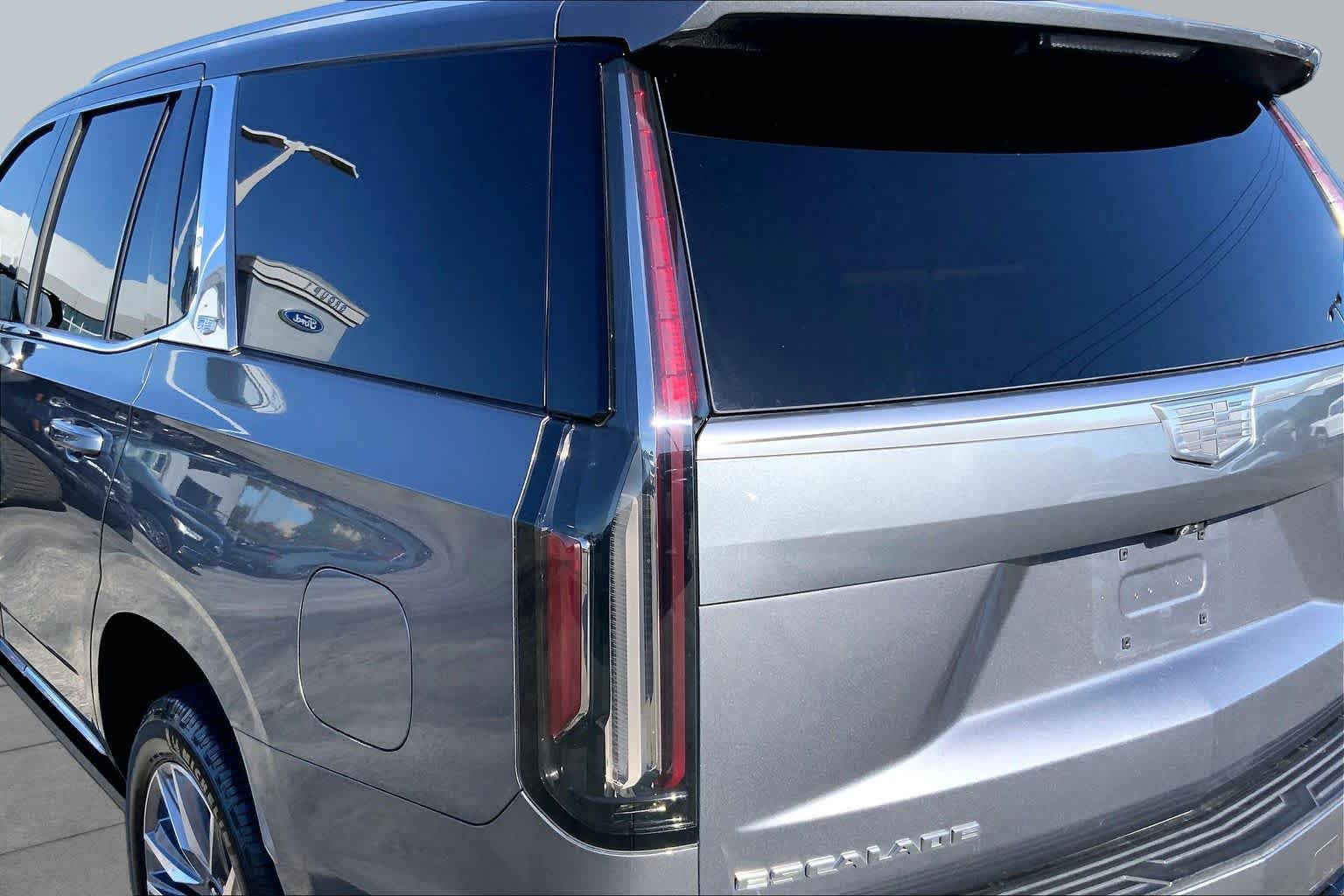 Used 2021 Cadillac Escalade Premium Luxury w/ Driver Assist Tech Package AWD/4WD image 27