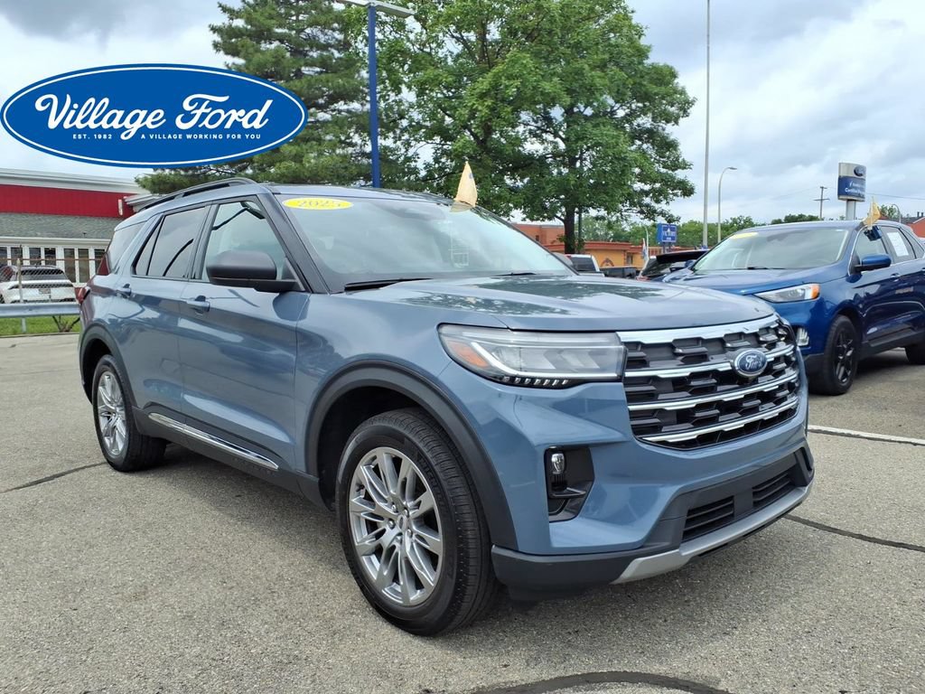 Certified 2025 Ford Explorer Active w/ Active Comfort Package AWD/4WD image 4