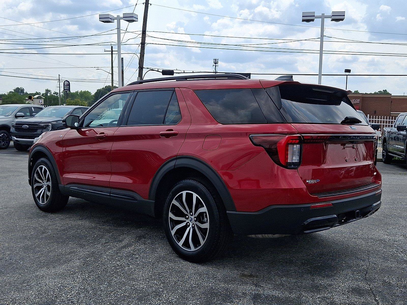 Certified 2025 Ford Explorer ST-Line AWD/4WD image 4
