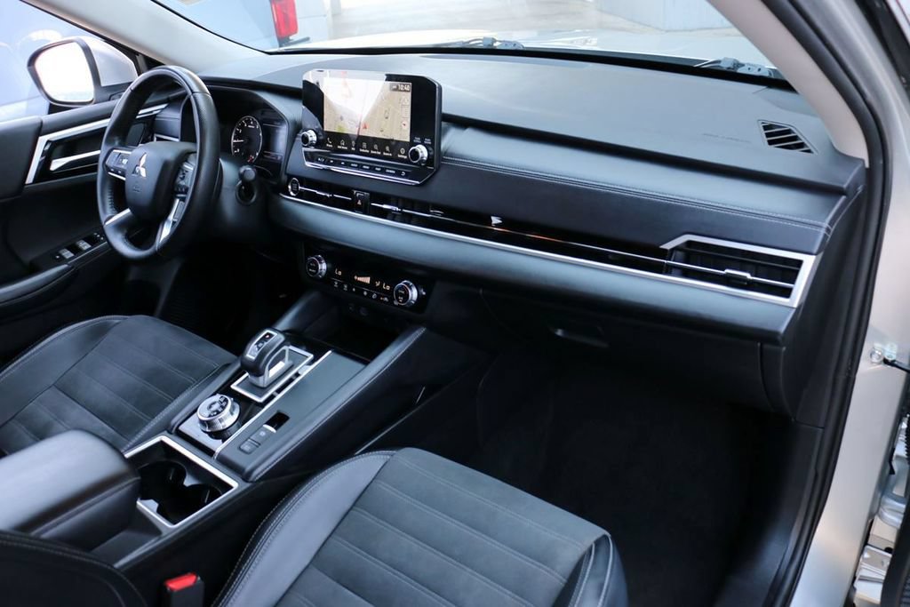 Used 2024 Mitsubishi Outlander SE AWD/4WD image 34