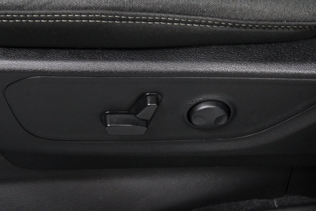 Used 2025 RAM 1500 Big Horn AWD/4WD image 23