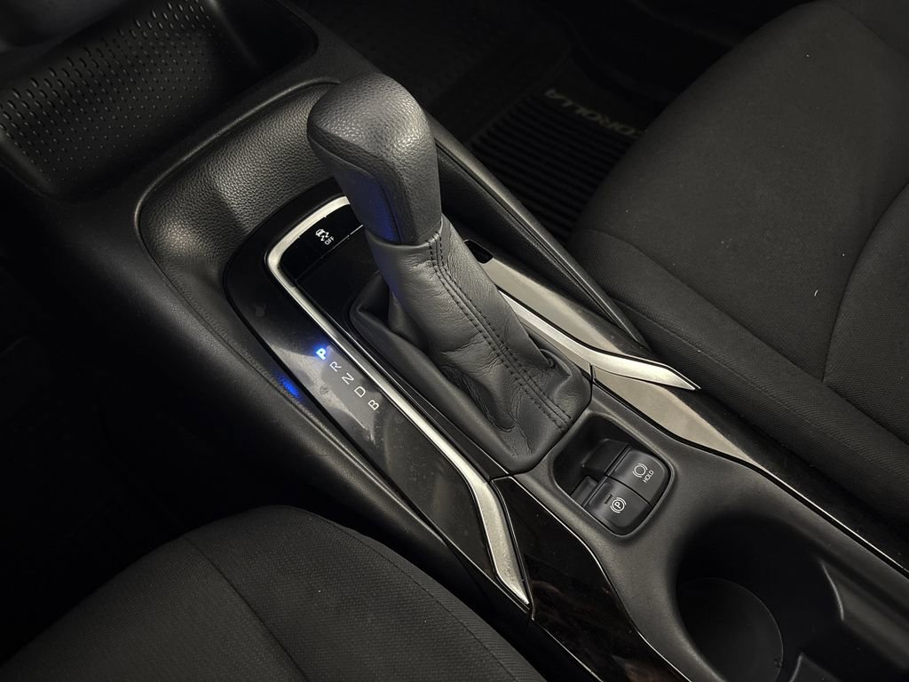 Used 2020 Toyota Corolla LE image 29