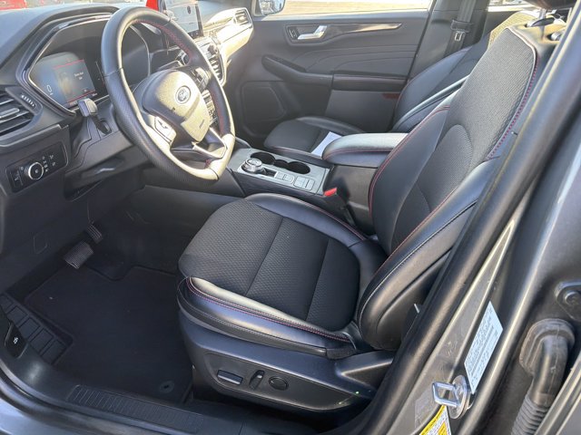 Certified 2025 Ford Escape ST-Line Select AWD/4WD image 9