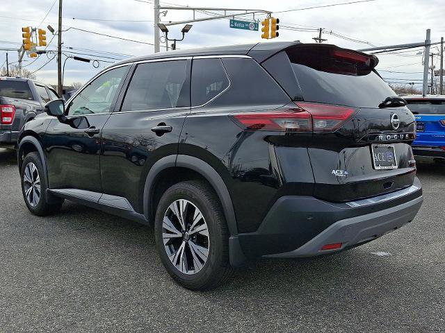 Used 2021 Nissan Rogue SV image 2
