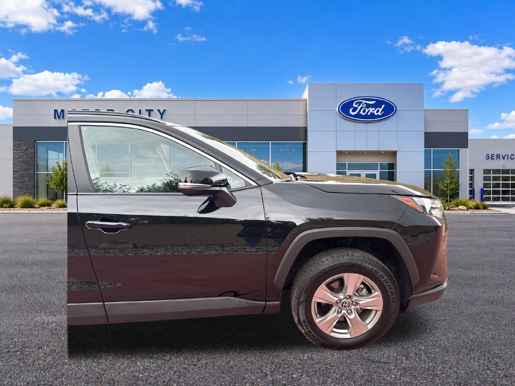 Used 2025 Toyota RAV4 XLE AWD/4WD image 33