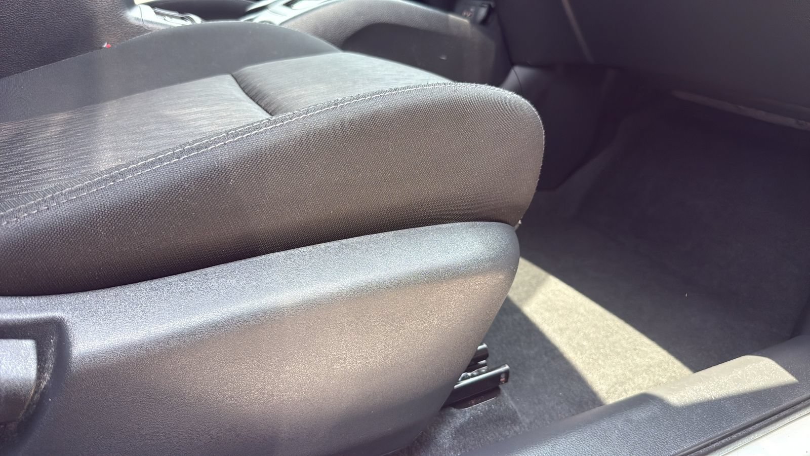 Used 2018 Nissan Rogue SV w/ Premium Package FWD image 24