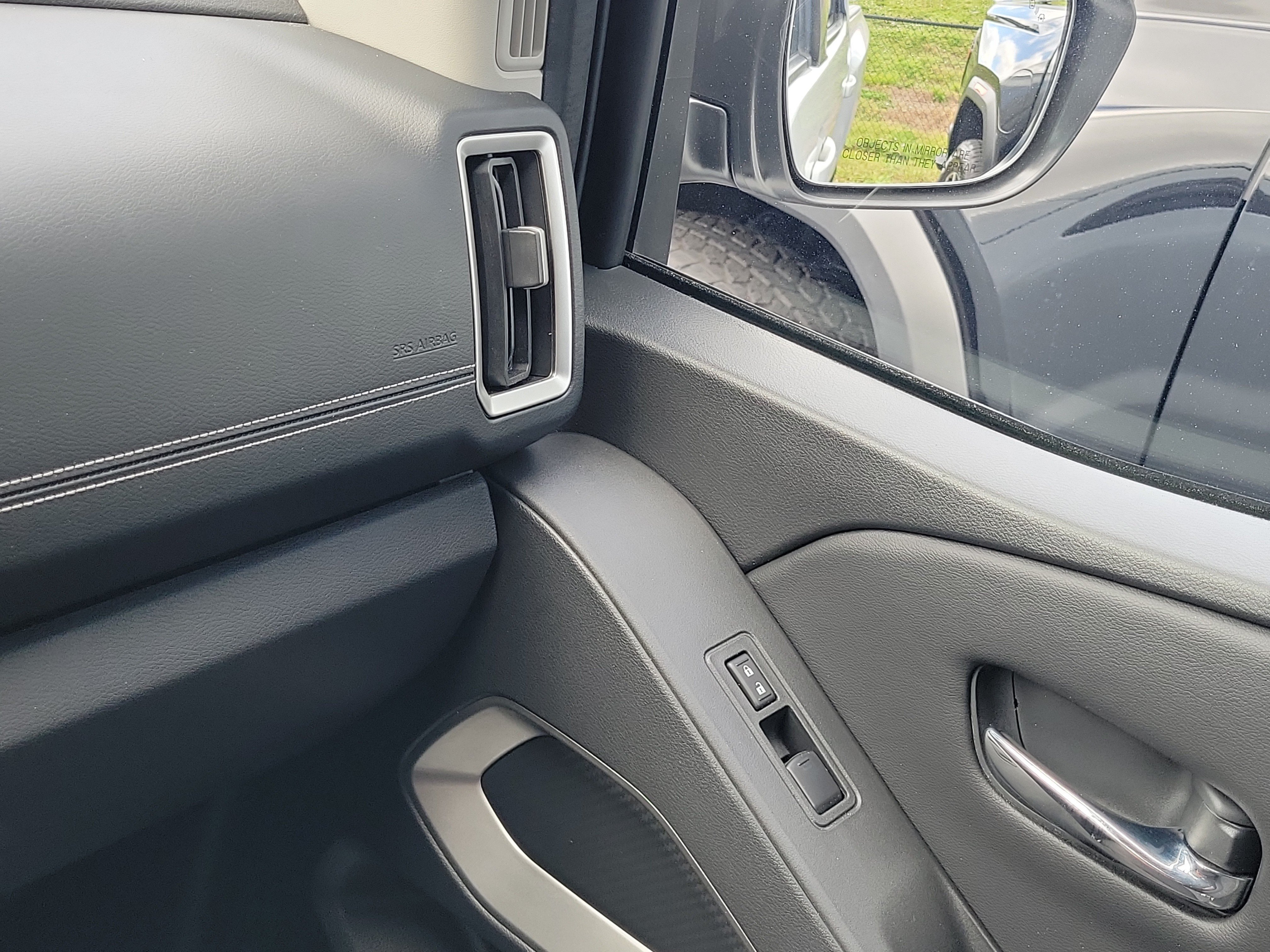 Used 2025 Nissan Frontier SV RWD image 27