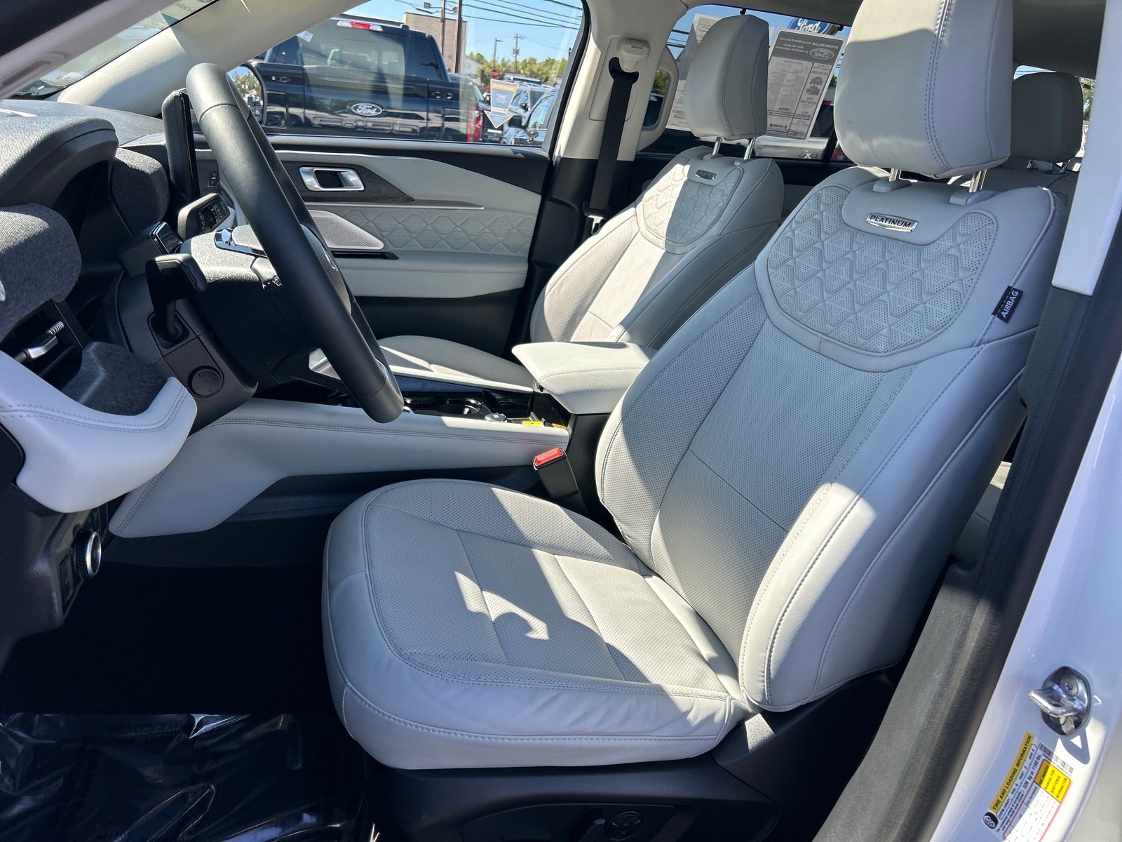 Certified 2025 Ford Explorer Platinum w/ Ultimate Package AWD/4WD image 7