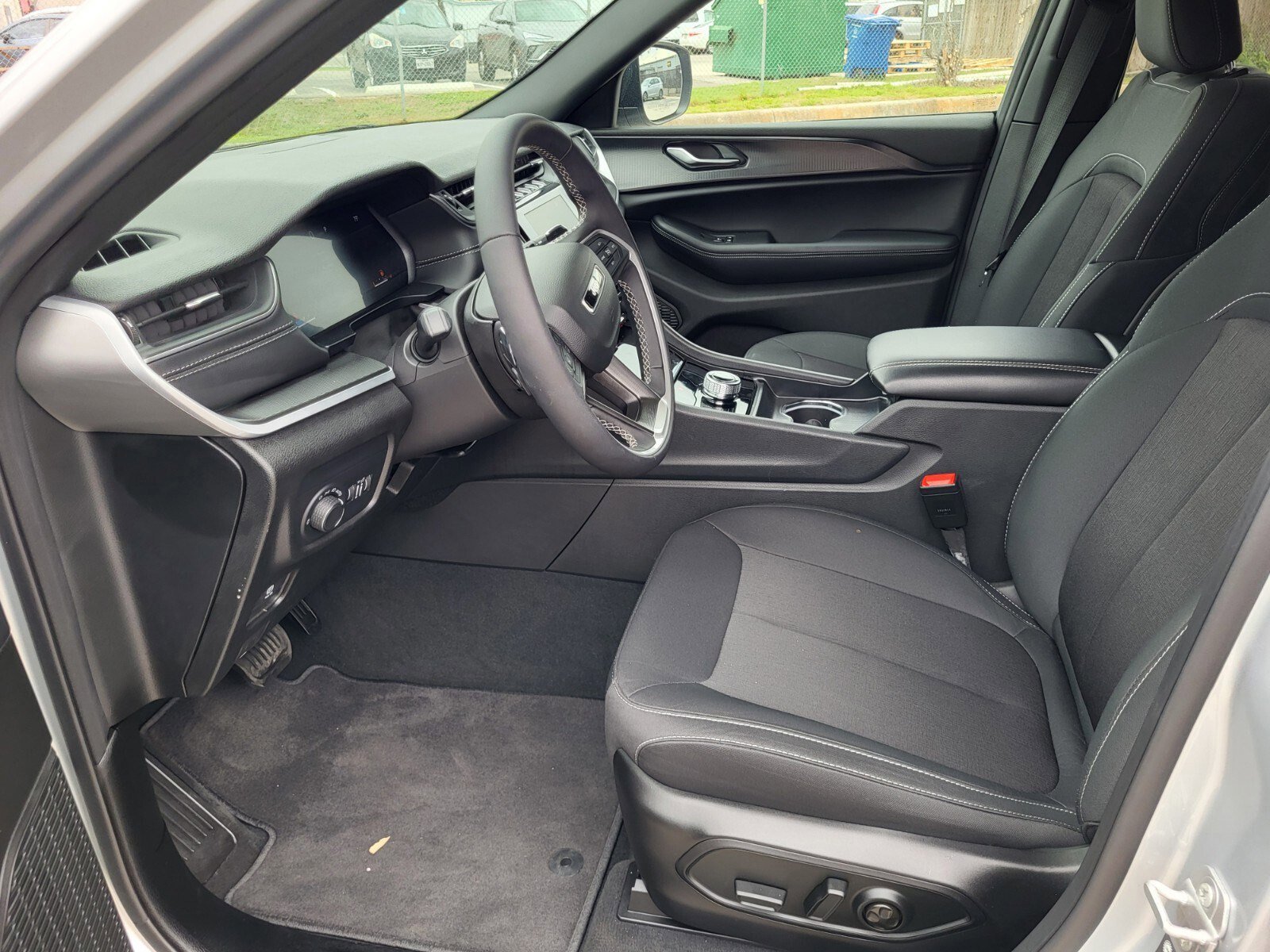 Used 2025 Jeep Grand Cherokee L Laredo image 19