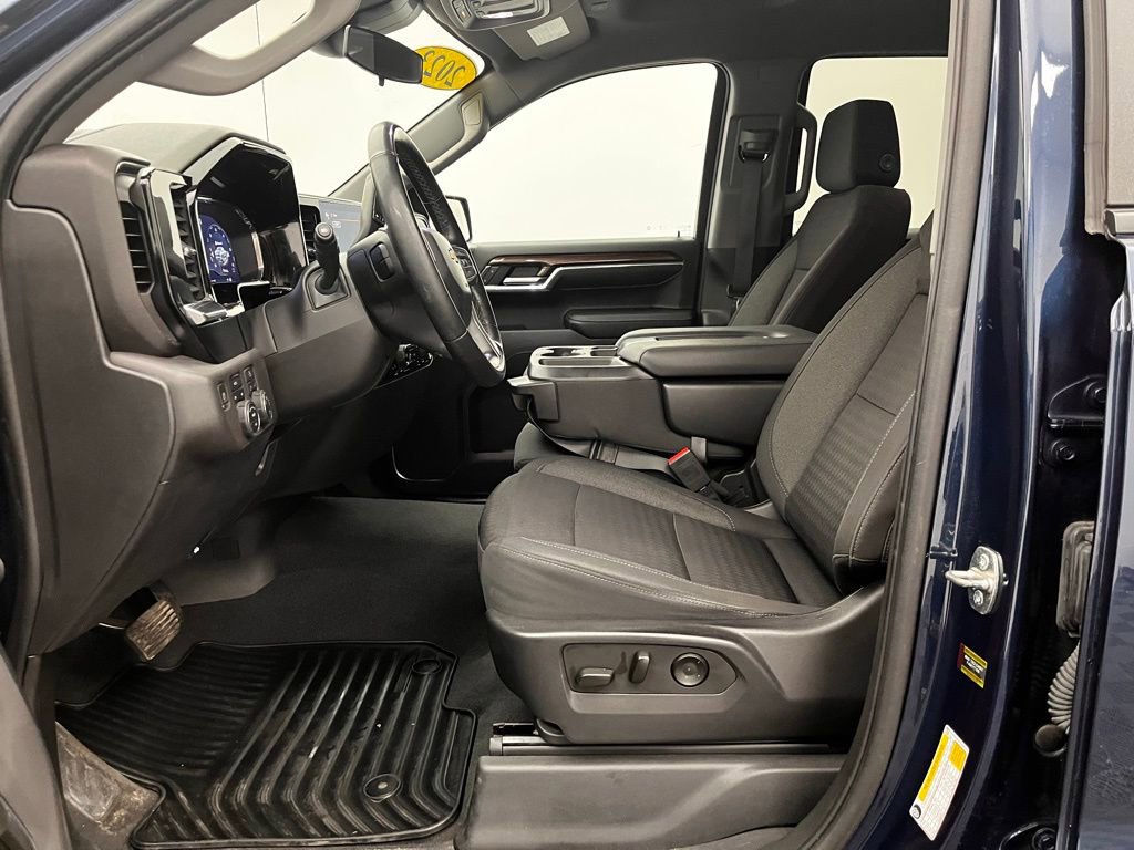 Used 2023 Chevrolet Silverado 1500 LT AWD/4WD image 18