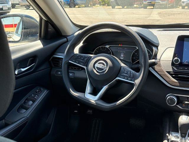 Used 2025 Nissan Altima 2.5 SV FWD image 13