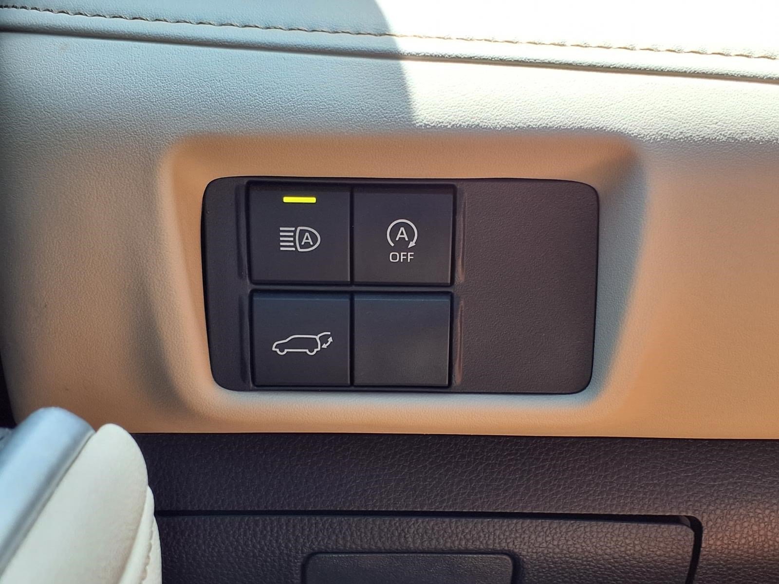 Used 2023 Toyota Highlander XLE FWD image 20