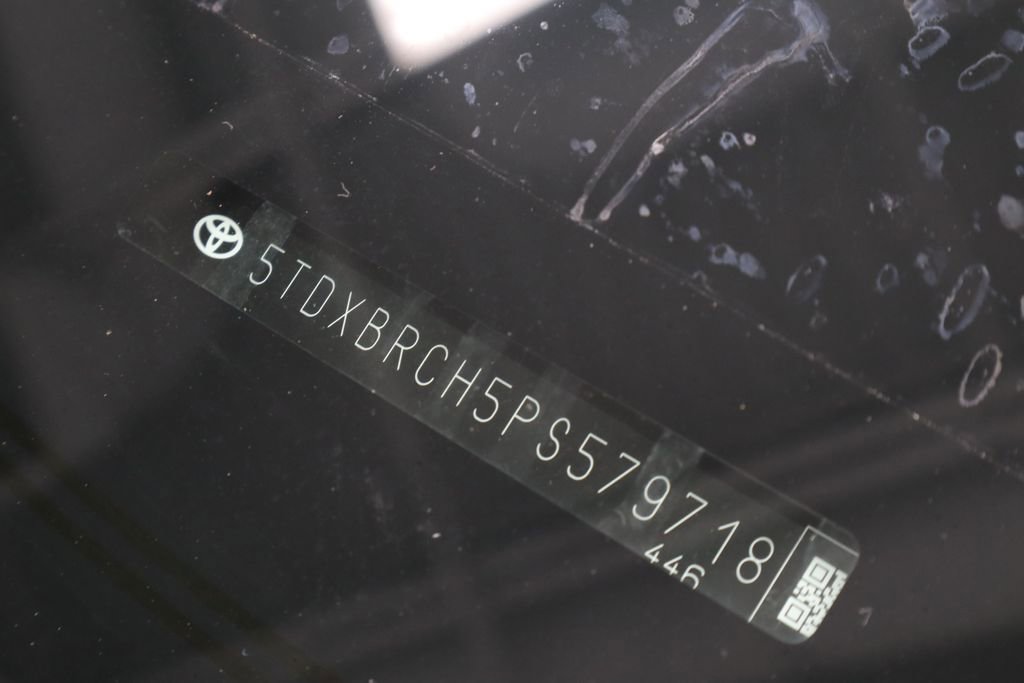 Used 2023 Toyota Highlander Limited image 35