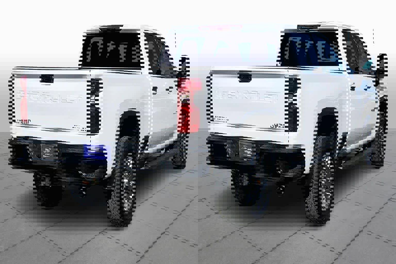 Used 2024 Chevrolet Silverado 2500 Custom w/ Custom Value Package image 3