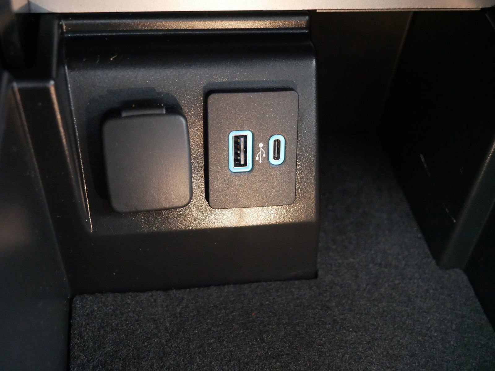 Certified 2023 Ford Explorer ST w/ Equipment Group 401A image 35