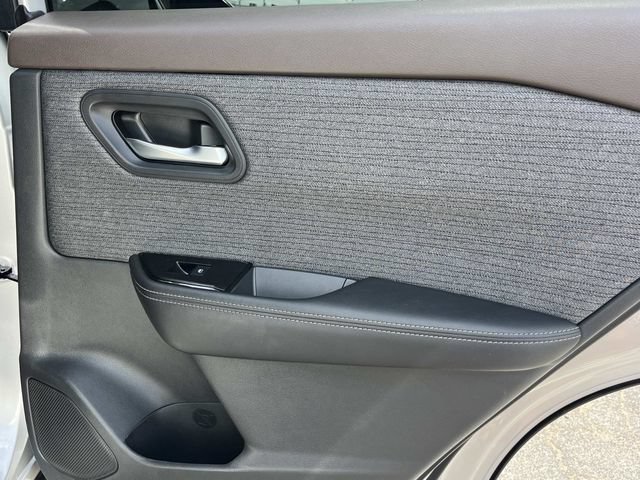 Used 2022 Nissan Rogue SV FWD image 25