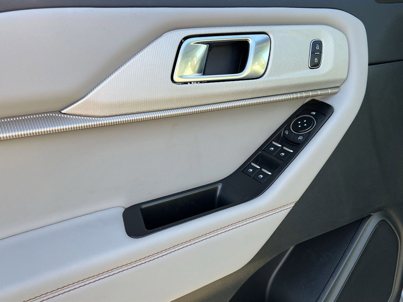 Certified 2026 Ford Explorer Active w/ Active Comfort Package image 15