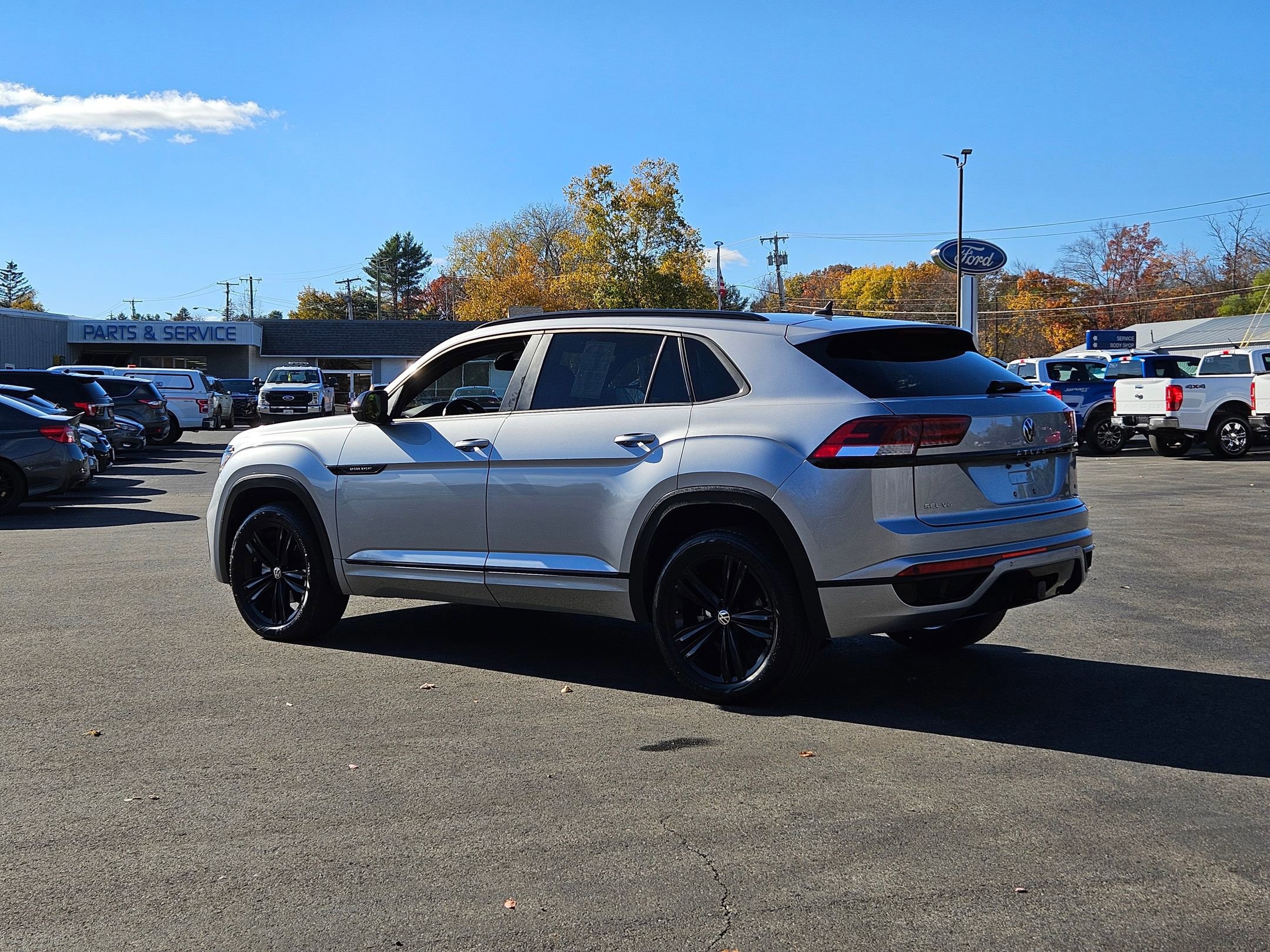 Used 2023 Volkswagen Atlas Cross Sport SEL image 2