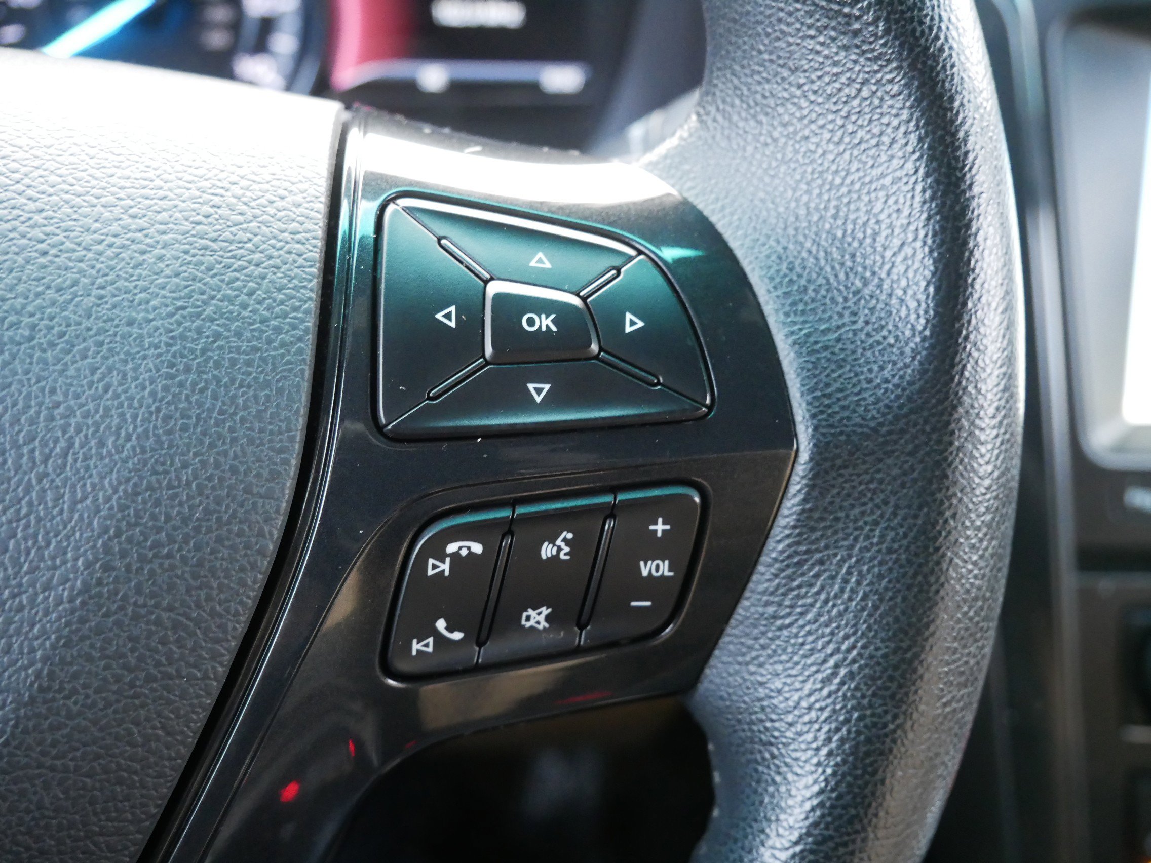 Certified 2017 Ford Explorer XLT w/ Equipment Group 202A image 19