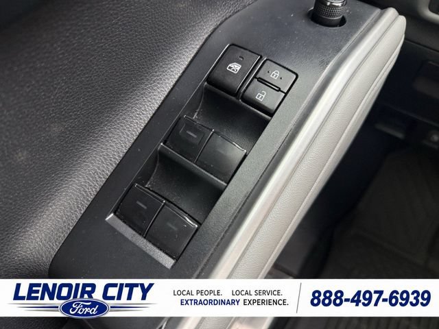 Used 2023 Toyota Highlander XLE AWD/4WD image 17